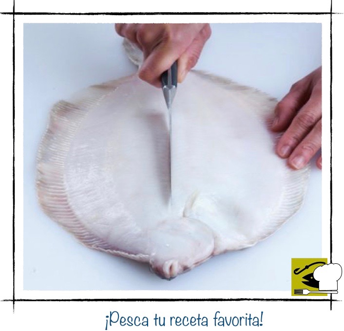 Octavo paso: comprobando con la yema de los dedos si quedan espinas en el lomo del pescado.